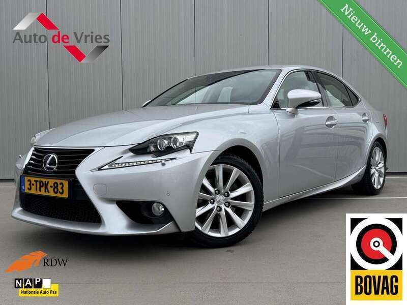 Grijs Gebruikt 2014 Lexus IS300h Sedan | € 16.900 (Eerlijke prijs) - Afbeelding 1/4