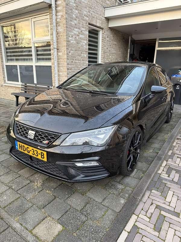 Zwart Gebruikt 2017 Cupra Leon Stationwagen | € 23.495 (Eerlijke prijs) - Afbeelding 1/4