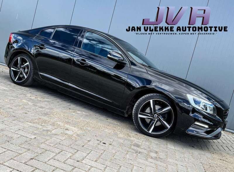 Zwart Gebruikt 2017 Volvo S60 R-Design Sedan | € 14.999 - Afbeelding 1/4