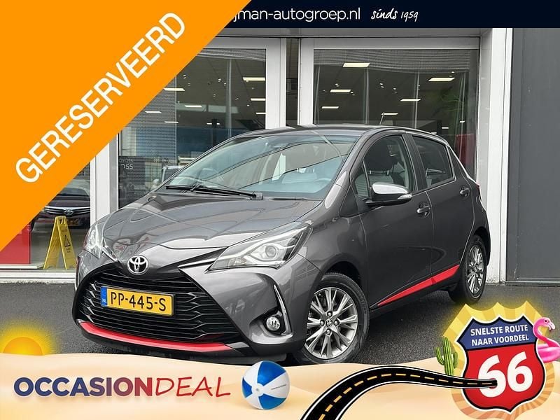 Grijs Gebruikt 2017 Toyota Yaris Design Hatchback | € 16.750 (Eerlijke prijs) - Afbeelding 1/4