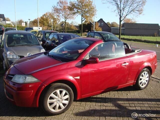 Rood Gebruikt 2008 Renault Mégane Cabriolet Exception Cabriolet | € 3.500 (Eerlijke prijs) - Afbeelding 1/4