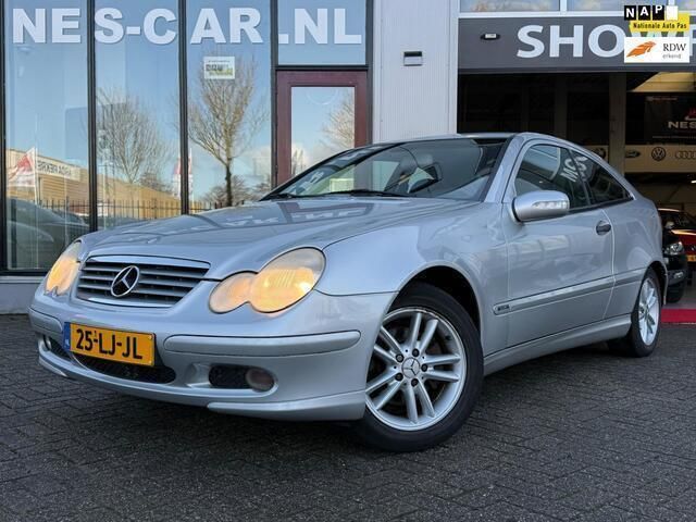 Grijs Occasion 2003 Mercedes C180 Coupé | € 3.249 (Eerlijke prijs) - Afbeelding 1/4