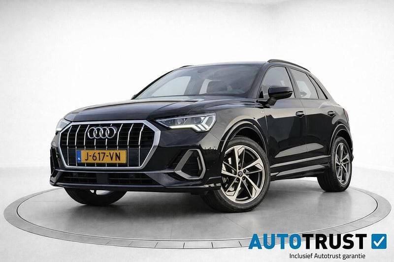 Zwart (metallic) Gebruikt 2020 Audi Q3 S-Line SUV | € 26.440 (Eerlijke prijs) - Afbeelding 1/4