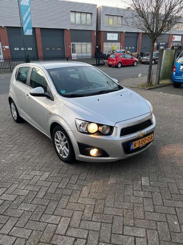 Grijs Gebruikt 2012 Chevrolet Aveo Hatchback | € 4.250 (Goede deal) - Afbeelding 1/4