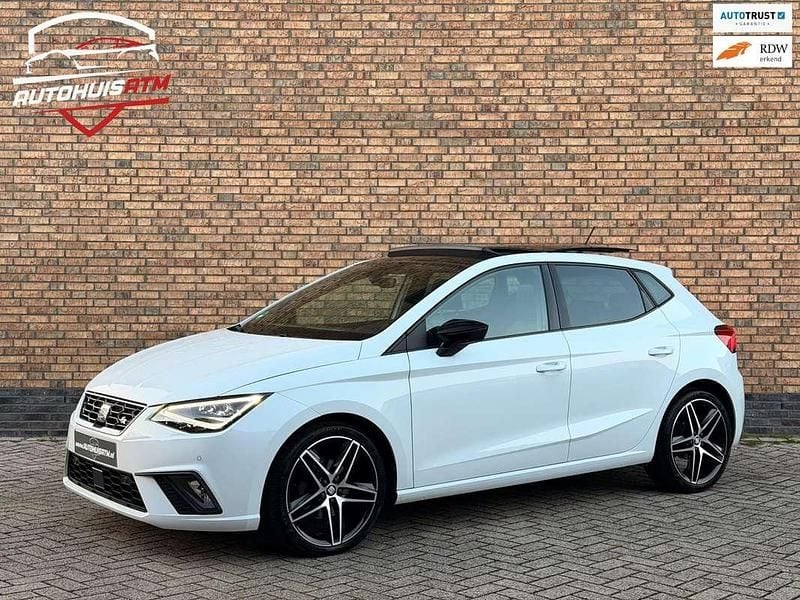 Wit (metallic) Gebruikt 2025 Seat Ibiza Beats Hatchback | € 18.950 (Goede deal) - Afbeelding 1/4
