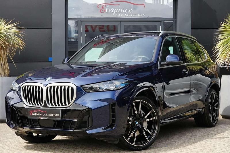 Blauw, metallic lak Gebruikt 2024 BMW X5 M Sport SUV | € 89.950 - Afbeelding 1/4