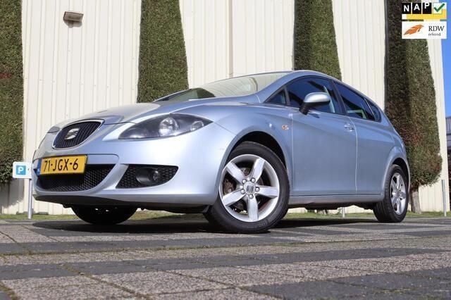 Grijs Gebruikt 2009 Seat Leon Hatchback | € 2.275 (Goede deal) - Afbeelding 1/4