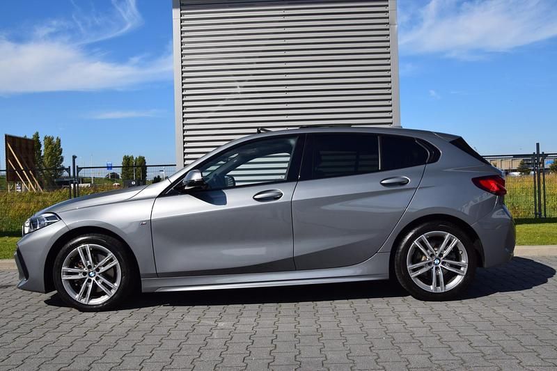 Occasion BMW 118 Executive 136 PK (100 kW) 2023 Grijs Hatchback
