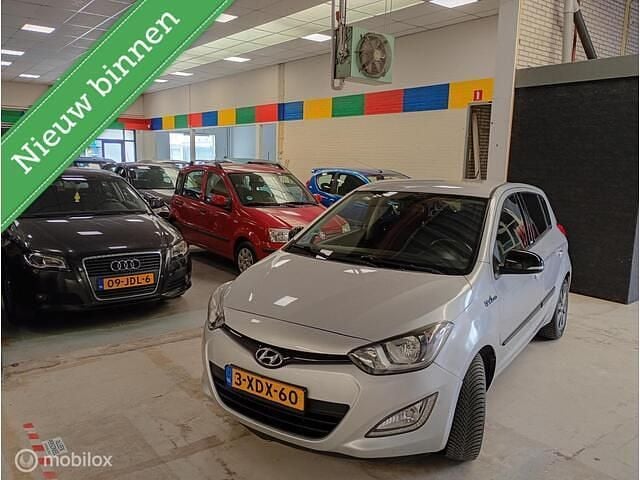 Grijs Gebruikt 2014 Hyundai i20 GO! Hatchback | € 3.749 (Goede deal) - Afbeelding 1/4