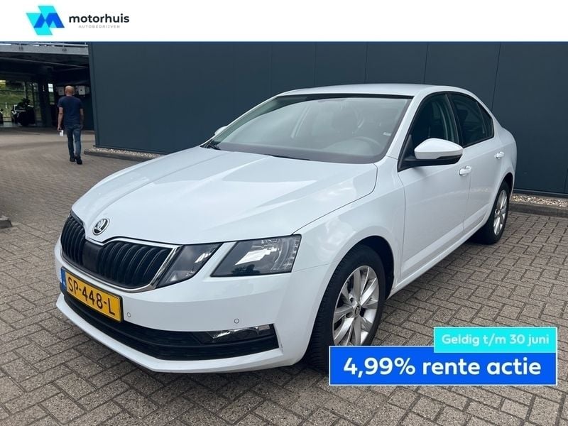 Wit Gebruikt 2018 Skoda Octavia Business Line Hatchback | € 17.875 (Goede deal) - Afbeelding 1/4