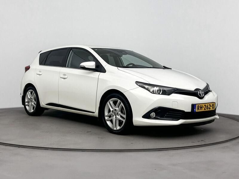 Wit Gebruikt 2019 Toyota Auris Plus Hatchback | € 16.999 (Eerlijke prijs) - Afbeelding 1/4