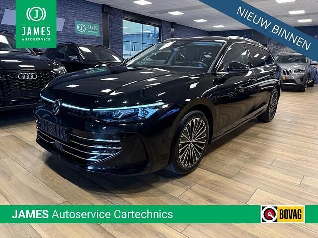 Zwart Gebruikt 2025 VW Passat Business Stationwagen | € 44.950 - Afbeelding 1/4