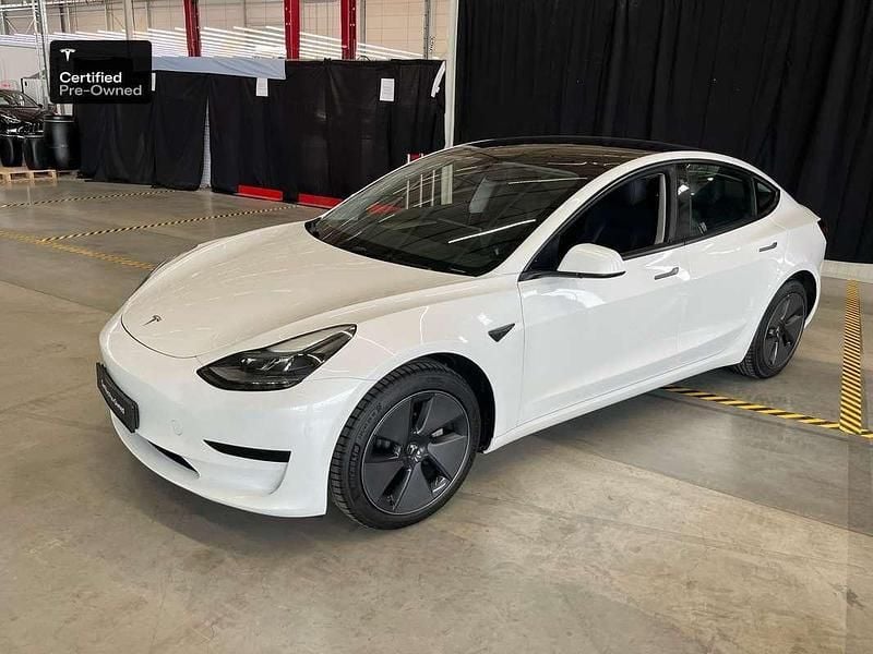 Wit, metallic lak Gebruikt 2022 Tesla Model 3 Sedan | € 26.500 (Eerlijke prijs) - Afbeelding 1/4