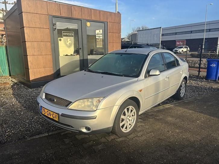 Grijs (metallic) Gebruikt 2001 Ford Mondeo Sedan | € 1.990 (Duur) - Afbeelding 1/4