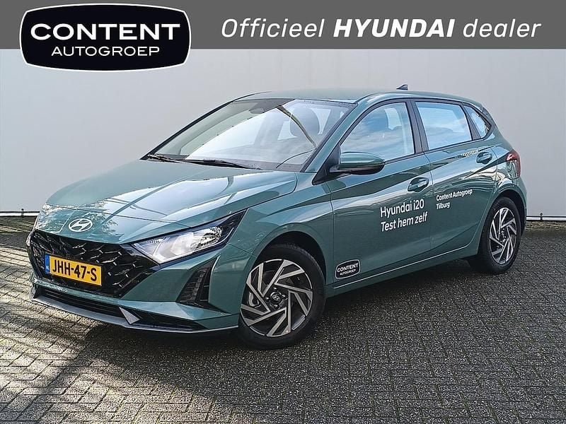 Groen metallic Gebruikt 2025 Hyundai i20 Comfort Hatchback | € 25.940 (Duur) - Afbeelding 1/4