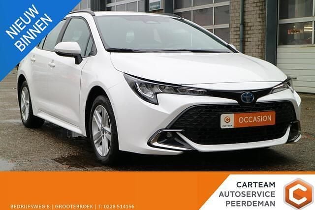 Wit Occasion 2024 Toyota Corolla Active Stationwagen | € 23.950 (Super prijs) - Afbeelding 1/4