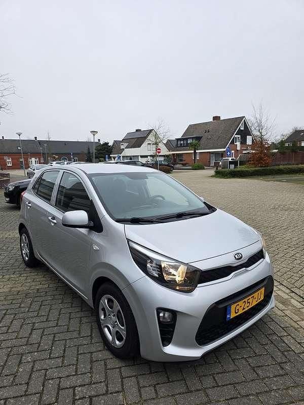 Zilver Occasion 2019 Kia Picanto Hatchback | € 9.799 (Goede deal) - Afbeelding 1/4
