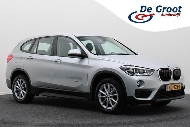 Grijs Gebruikt 2017 BMW X1 Executive SUV | € 19.950 (Goede deal) - Afbeelding 1/4