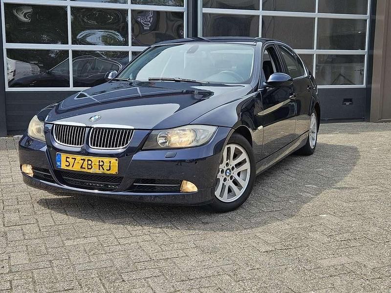 Blauw Gebruikt 2005 BMW 325 Sedan | € 2.950 (Goede deal) - Afbeelding 1/4