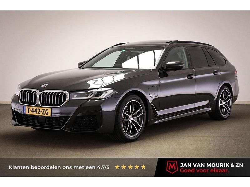 Grijs Gebruikt 2023 BMW 530 Comfort Edition Stationwagen | € 43.900 (Eerlijke prijs) - Afbeelding 1/4