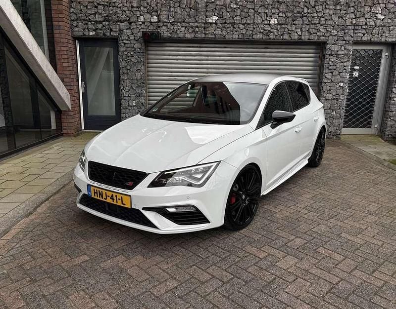 Wit Gebruikt 2017 Cupra Leon Hatchback | € 19.950 (Goede deal) - Afbeelding 1/4