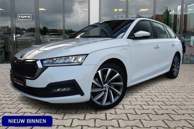 Wit Gebruikt 2022 Skoda Octavia Business Line Stationwagen | € 22.900 (Goede deal) - Afbeelding 1/4