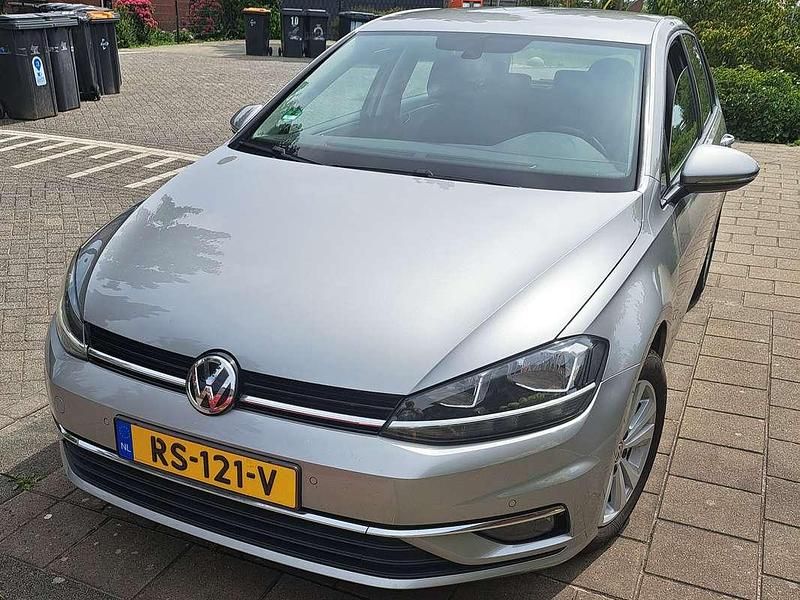 Grijs Gebruikt 2018 VW Golf VII Comfortline Hatchback | € 8.750 (Goede deal) - Afbeelding 1/4