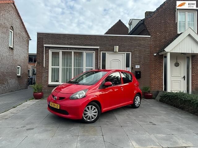 Rood Gebruikt 2008 Toyota Aygo Hatchback | € 1.350 (Goede deal) - Afbeelding 1/4