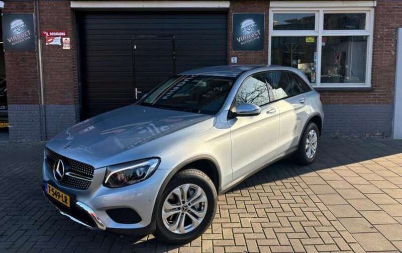Grijs Gebruikt 2017 Mercedes GLC250 Premium Plus Stationwagen | € 28.950 (Goede deal) - Afbeelding 1/4
