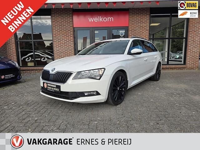 Wit Gebruikt 2017 Skoda Superb Stationwagen | € 15.495 (Eerlijke prijs) - Afbeelding 1/4