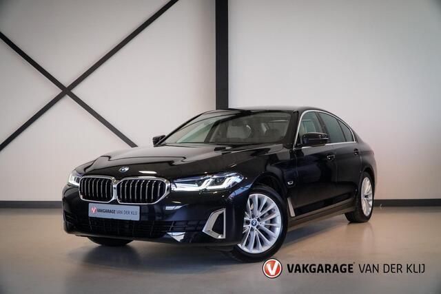 Zwart Gebruikt 2023 BMW 530e Comfort Edition Sedan | € 46.950 (Goede deal) - Afbeelding 1/4