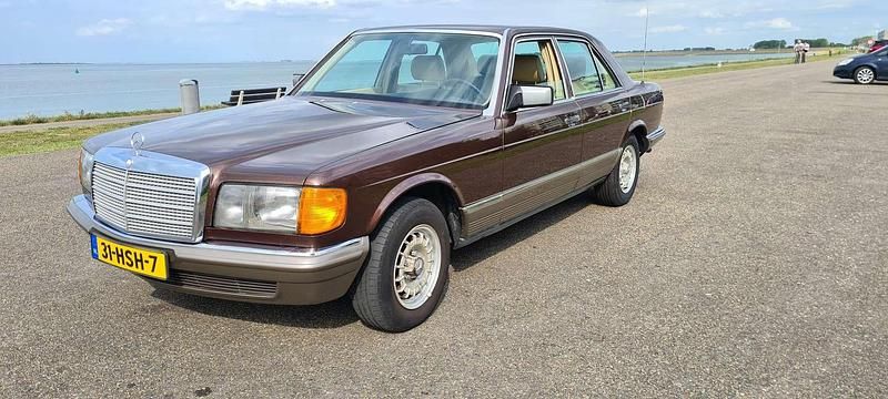 Bruin Occasion 1984 Mercedes S280 SE Sedan | € 8.500 - Afbeelding 1/4