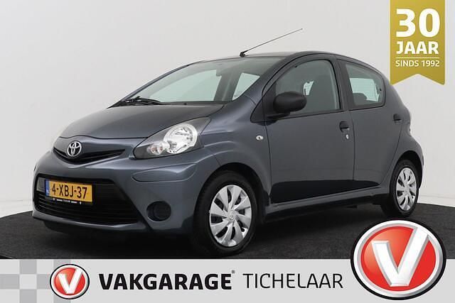 Grijs Gebruikt 2014 Toyota Aygo Hatchback | € 5.399 (Eerlijke prijs) - Afbeelding 1/3