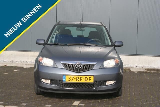 Grijs Gebruikt 2005 Mazda 2 Touring MPV | € 2.249 (Duur) - Afbeelding 1/4