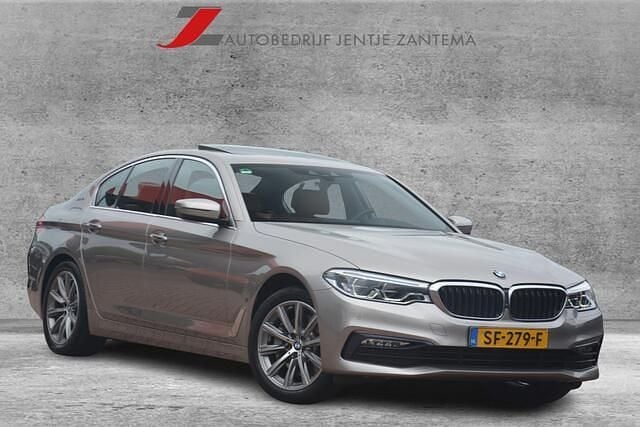 Grijs Gebruikt 2018 BMW 530e Executive Sedan | € 29.900 (Eerlijke prijs) - Afbeelding 1/4