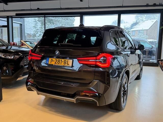 Grijs Occasion 2022 BMW iX3 Shadowline SUV | € 29.999 (Goede deal) - Afbeelding 1/4