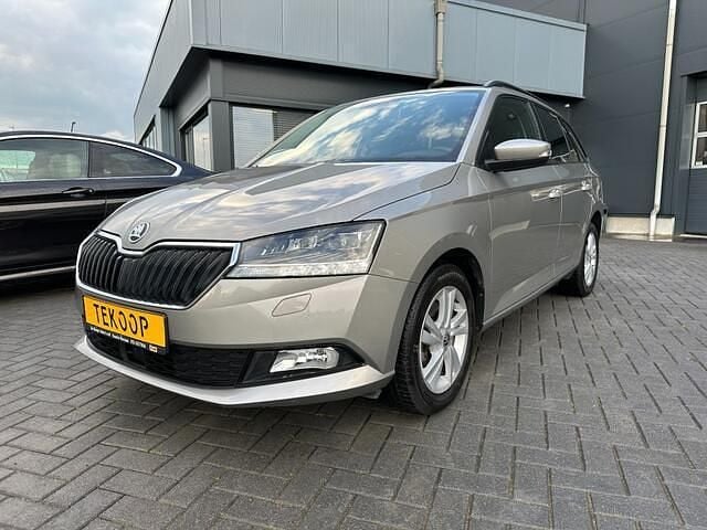 Grijs Occasion 2019 Skoda Fabia Business Line Stationwagen | € 12.650 (Goede deal) - Afbeelding 1/4