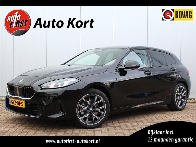Zwart Occasion 2024 BMW 120 Hatchback | € 30.950 (Eerlijke prijs) - Afbeelding 1/4