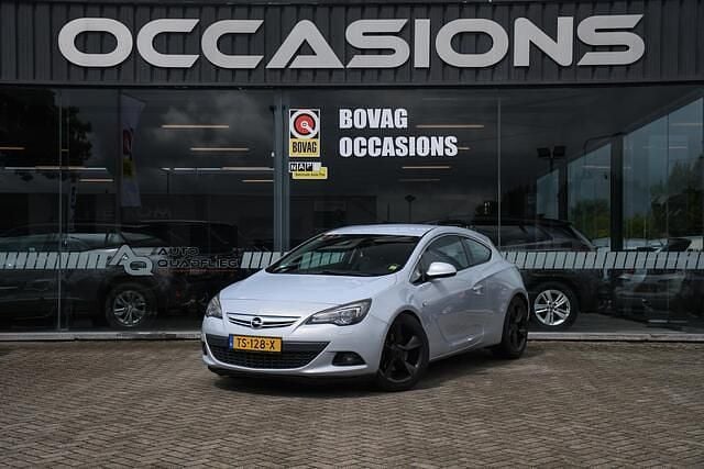 Grijs Gebruikt 2013 Opel Astra GTC Design Edition Hatchback | € 7.950 (Eerlijke prijs) - Afbeelding 1/4