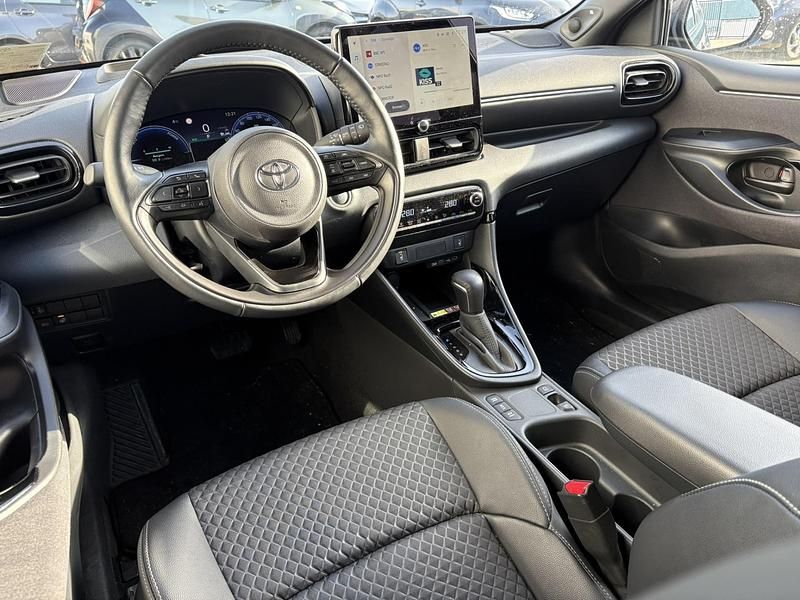 Occasion Toyota Yaris Executive 93 PK (68 kW) 2024 Zwart Hatchback