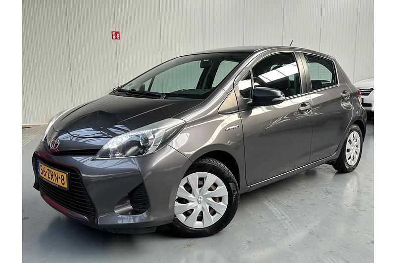Grijs Gebruikt 2013 Toyota Yaris Hybrid Comfort Hatchback | € 11.799 (Duur) - Afbeelding 1/1