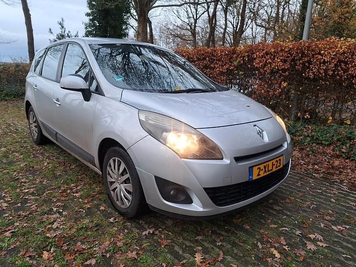 Gebruikt 2011 Renault Grand Scénic III Privilege MPV | € 2.450 (Eerlijke prijs) - Afbeelding 1/4