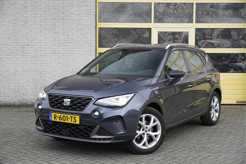 Grijs Gebruikt 2022 Seat Arona Business SUV | € 14.950 (Goede deal) - Afbeelding 1/4