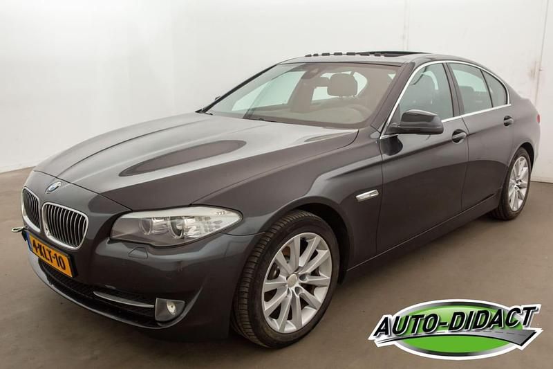 Grijs Gebruikt 2013 BMW 520 Sedan | € 7.200 - Afbeelding 1/4