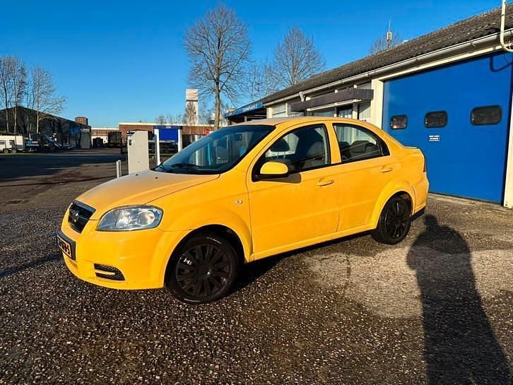Geel Occasion 2009 Chevrolet Aveo Sedan | € 1.250 (Eerlijke prijs) - Afbeelding 1/4