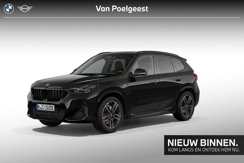 Saphirschwarz metallic (475) (zwart metallic) Gebruikt 2025 BMW X1 M Sport SUV | € 59.900 (Eerlijke prijs) - Afbeelding 1/4