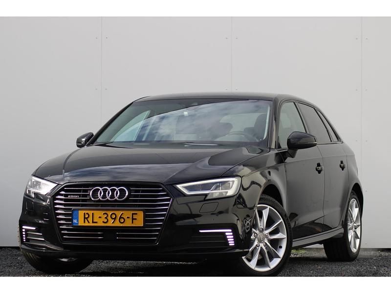 Zwart Gebruikt 2017 Audi A3 Sport Hatchback | € 12.900 (Eerlijke prijs) - Afbeelding 1/4