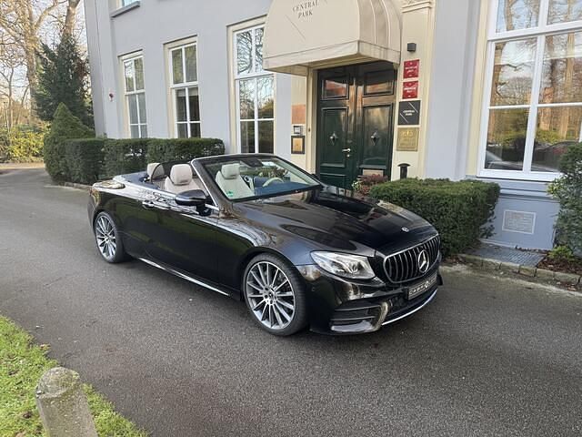 Zwart (metallic) Occasion 2018 Mercedes E450 Cabriolet | € 55.950 (Eerlijke prijs) - Afbeelding 1/3