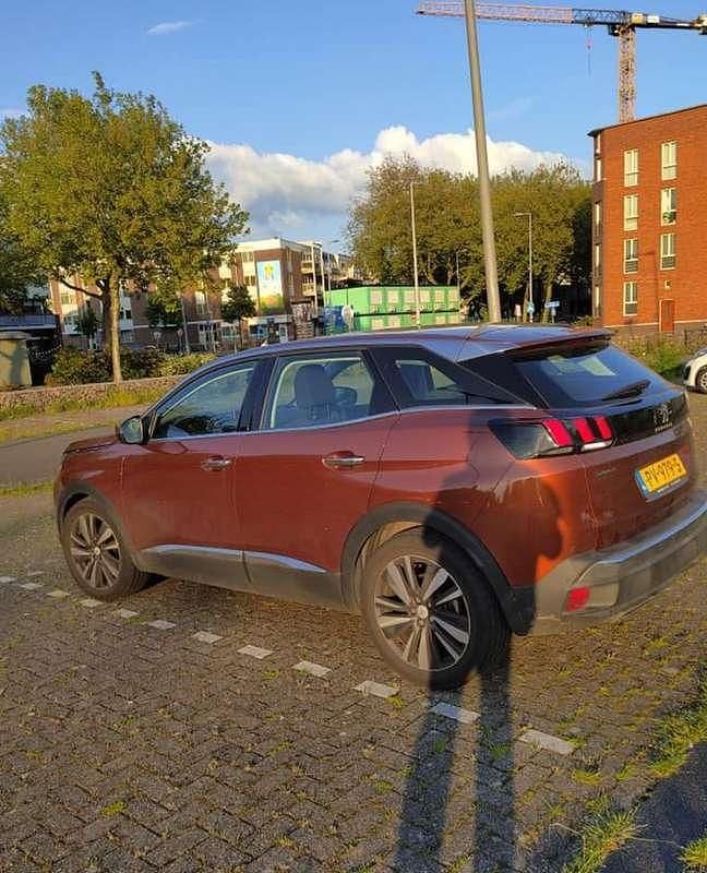 Bruin Gebruikt 2017 Peugeot 3008 MPV | € 11.499 (Eerlijke prijs) - Afbeelding 1/4