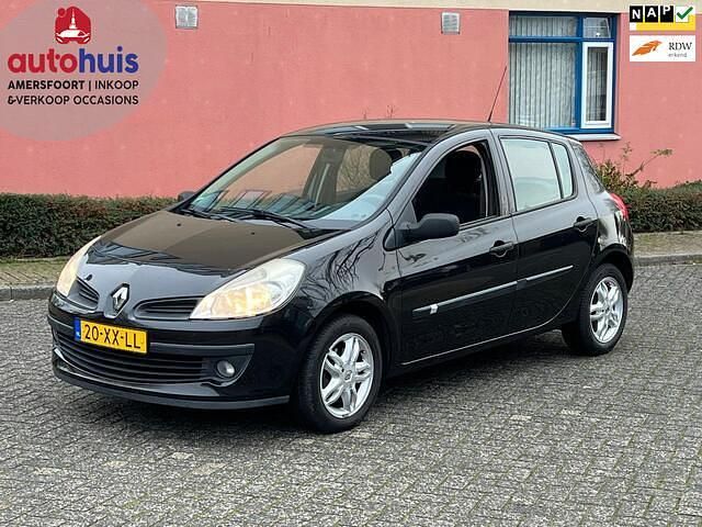 Zwart (metallic) Occasion 2007 Renault Clio II Business Hatchback | € 2.449 (Iets duurder) - Afbeelding 1/4